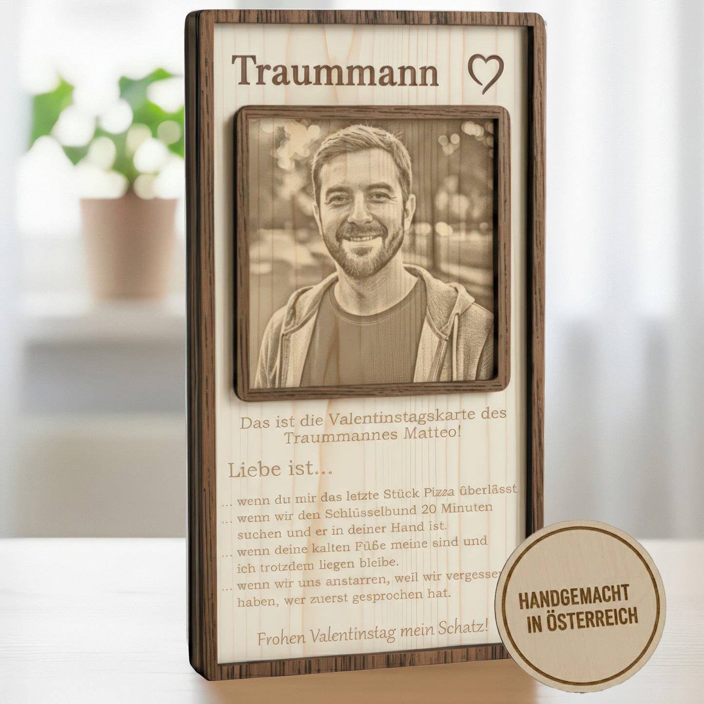 Besondere Holzkarte Valentinstag "Liebe ist..." - Geschenk mit Gravur