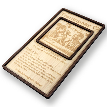 Liebe ist... Holz Jahrestagskarte mit Gravur - Geschenk Partner