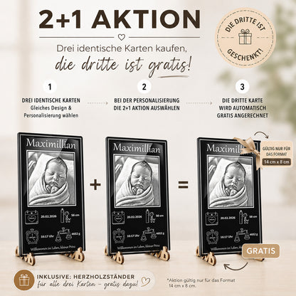 Exklusive Mengenrabatt-Aktion: Drei personalisierte schwarze Acrylglas-Geburtsanzeigen zum Preis von zweien.