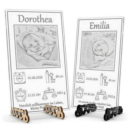 Personalisiertes Geschenk zur Geburt aus klarem Acrylglas mit graviertem Babyfoto, Geburtsdaten und Namen.