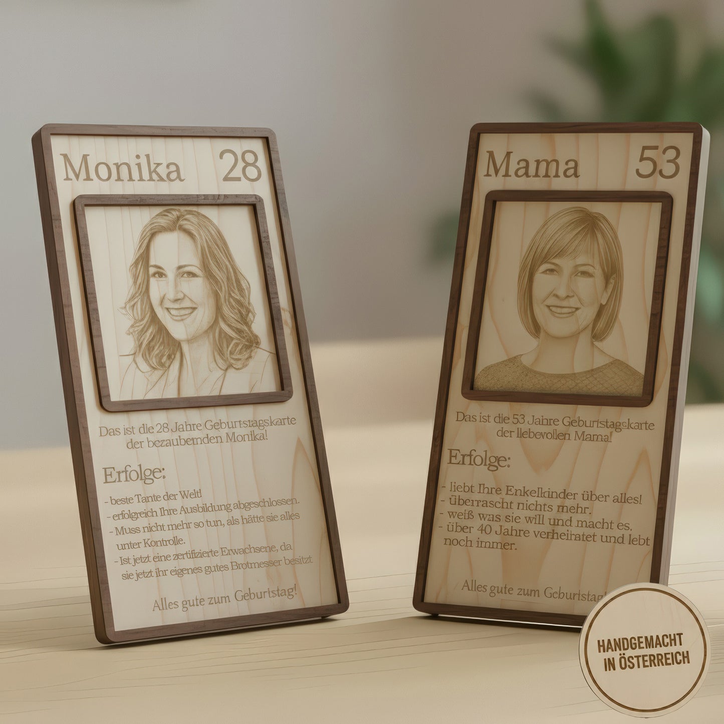 Die gravierte Holzkarte als warmes und stilvolles Deko-Element in einer gemütlichen Einrichtung.