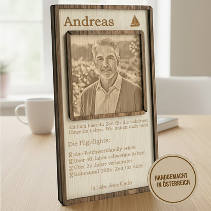 Personalisierte Holzkarte zur Pensionierung mit Fotogravur – edles Geschenk zum Ruhestand.