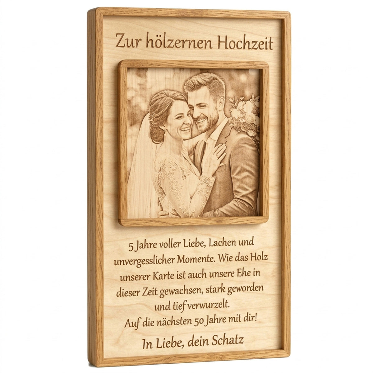 Personalisiertes Geschenk zum Hochzeitstag aus Holz mit hochwertig graviertem Jubiläumsfoto, Namen und Jahreszahl.