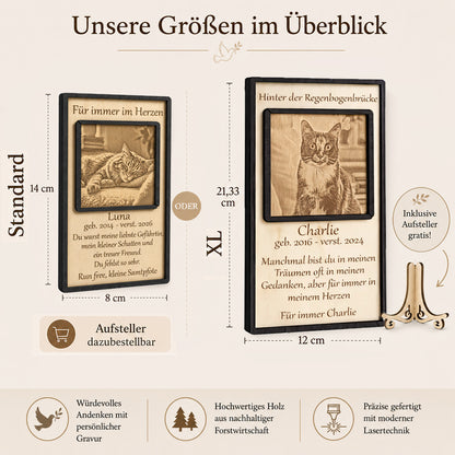 Abmessungen und Maße der hölzernen Katzen-Erinnerungstafel im direkten Größenvergleich.