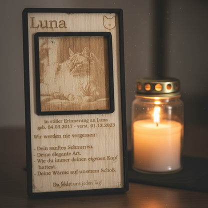 Personalisierte Katzen-Erinnerung aus Holz mit liebevoller Fotogravur und Name.