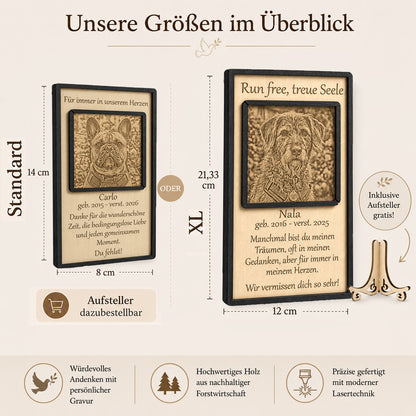 Abmessungen und Maße der hölzernen Hunde-Erinnerungstafel im direkten Größenvergleich.